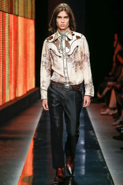 Look 44